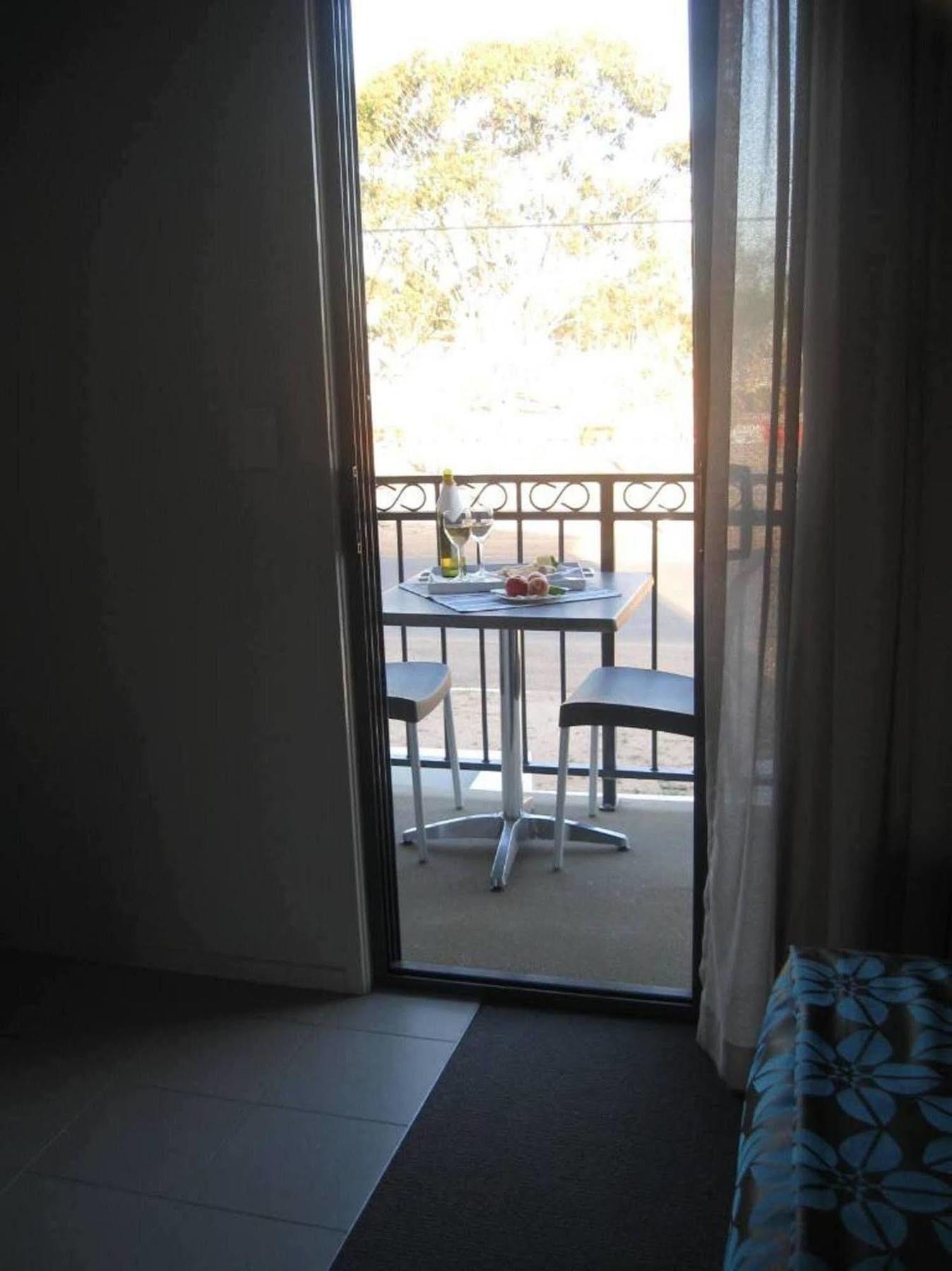 Royal Motel Miles Bagian luar foto